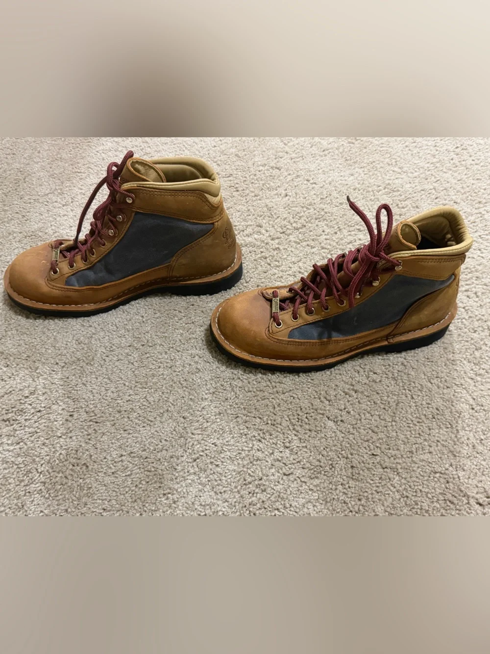 Men’s Danner Ridge Boot in Tan and Grey. Leather Hiking Boots with Burgundy Lace